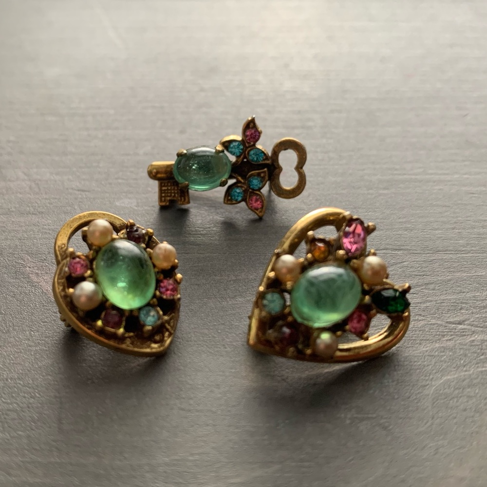Vintage trio brooch set.